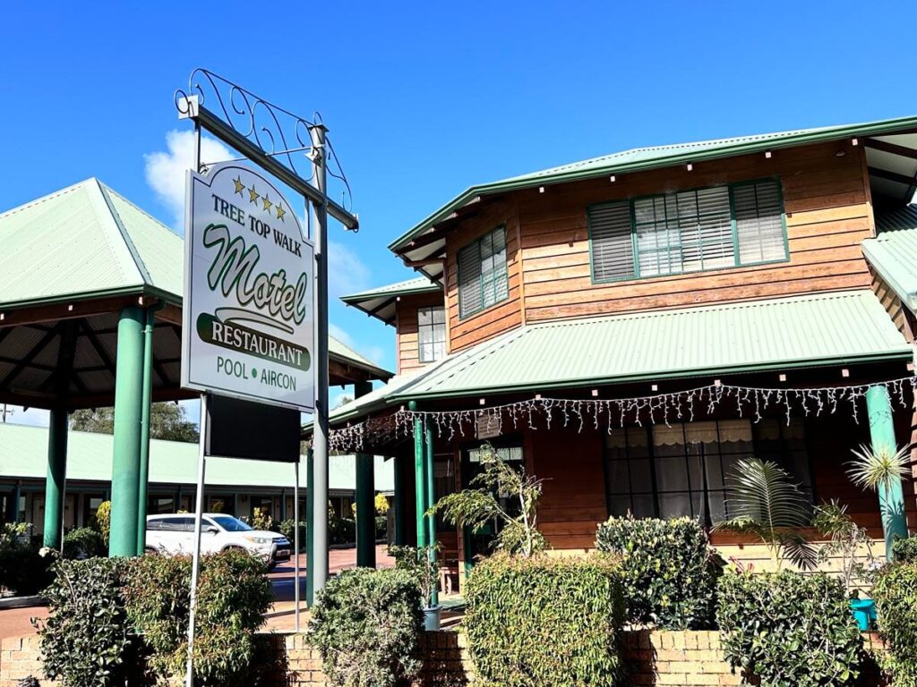 tree top walk hotel, accommodation in walpole