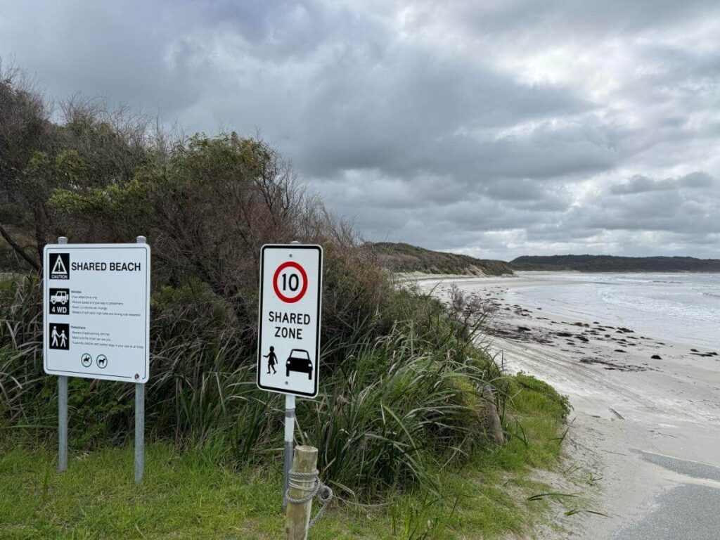 A 10 km per hour shared zone sign on Parry Beach